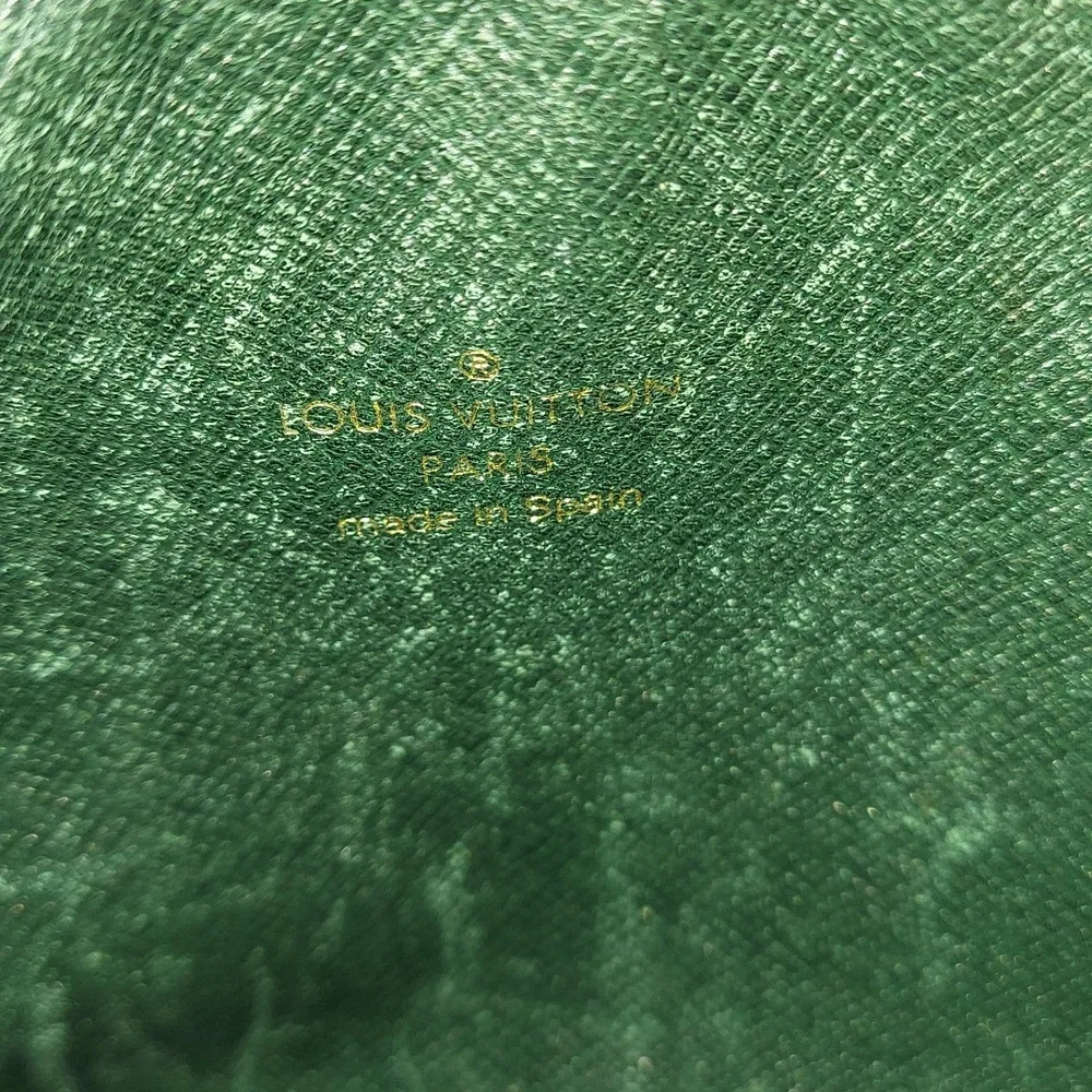 LOUIS VUITTON Trousse toilette Pouch Bag Taiga Leather Green